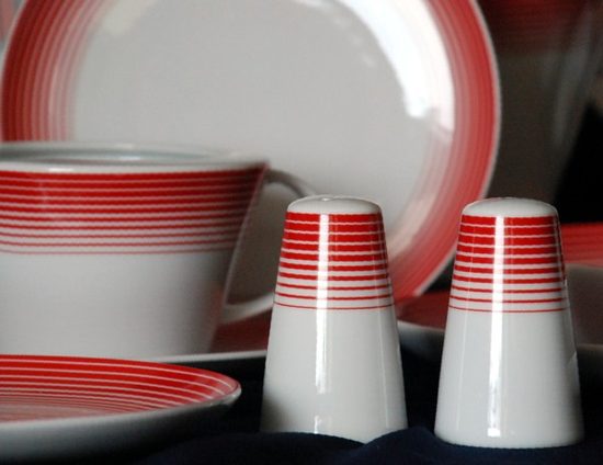 Salt and pepper shakers, Thun 1794, karlovarský porcelán, TOM 29954a0 red stripes