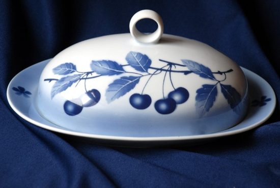 Máslenka oválná Cairo 250 g, Thun 1794, karlovarský porcelán, BLUE CHERRY