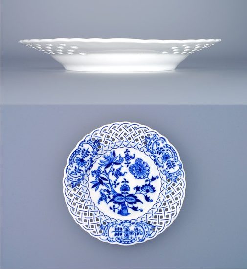 Plate perforated 18 cm, Original Blue Onion Pattern