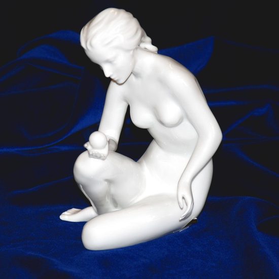 Dívka s míčkem 12 x 12 x 18 cm, Porcelánové figurky Duchcov