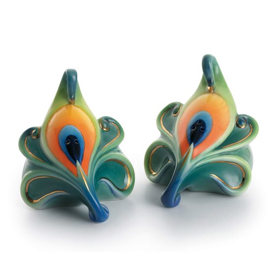 PEACOCK SPLENDOR PEACOCK DESIGN SCULP porcelain salt and pepper shakers, FRANZ porcelain