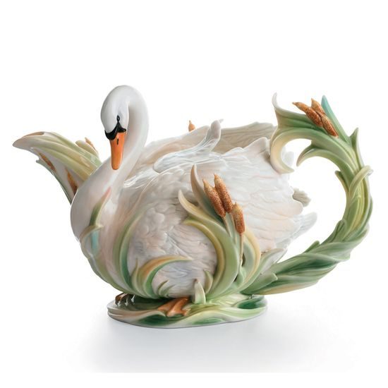 Konev 26.7 x 16.5 x 17.1 cm, Labutí jezero, porcelán Franz