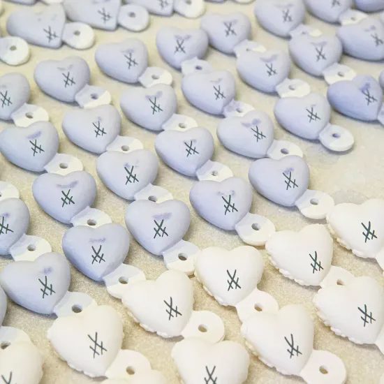 CURVED HEART BUTTERFLY LAWN 2,5 x 2,5 cm, Meissen porcelain