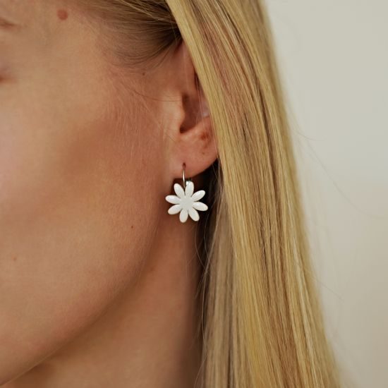 Earrings: Daisy 1,7 cm, Hanging, Porcelain Jewels Studio Mallys