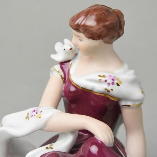 Dívka s holubičkou 8 x 11,5 x 10,5 cm, Purpur, Porcelánové figurky Duchcov