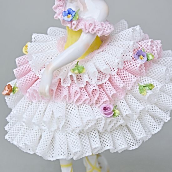 Dancer with lace 11 x 10 x 15 cm, Kurt Lautensack, Aelteste Volkstedter