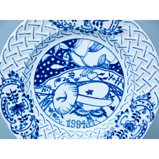 Annual plate 1994 18 cm, relief, Original Blue Onion Pattern