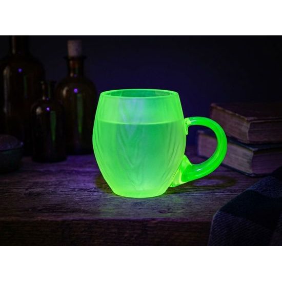 Sklenice KŮRA s uchem - matná (uranové sklo), 500 ml, Sklárna Janov