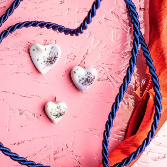 DANDELION, CURVED HEART necklace 2,5 x 2,5 cm, Meissen porcelain