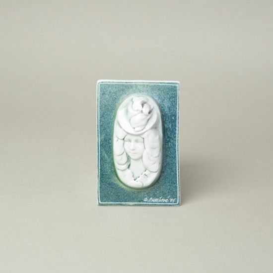 Porcelánový kachlík závěsný 8,7 x 13 cm, dívka s kloboukem a loknami, Alena Burešová