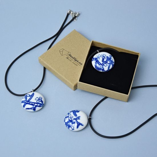 Náhrdelník: Duté kolečko 38 mm, Kvetoucí kaktus, černá pryž, Porcelánové šperky Ateliér Mallys