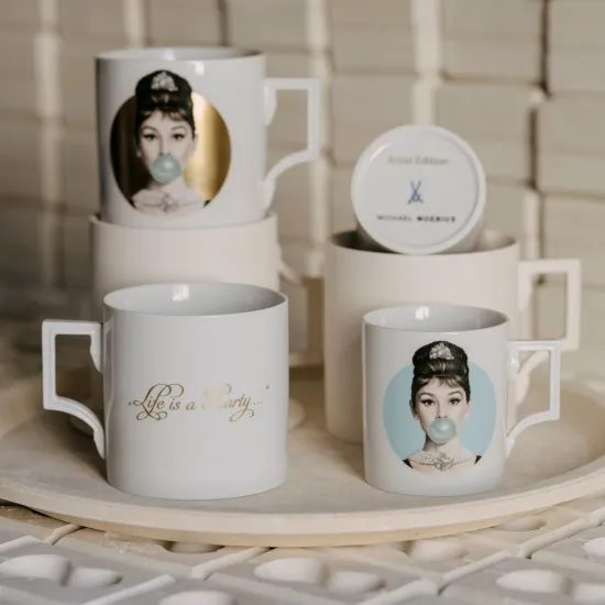 Hrnek Henkel 100 mm 500 ml, Audrey Hepburn se zlatou bublinou, Míšeňský porcelán