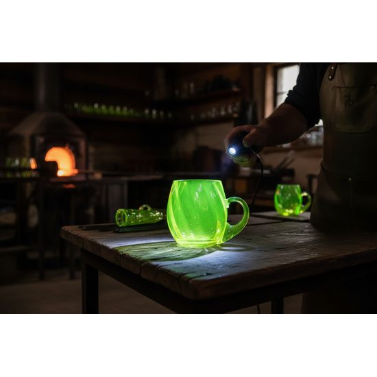 Glass OPTICA with handle (uranium glass), 500 ml, Glassworks Janov