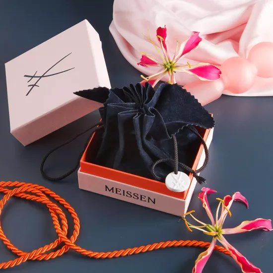 DANDELION, CURVED HEART necklace 2,5 x 2,5 cm, Meissen porcelain