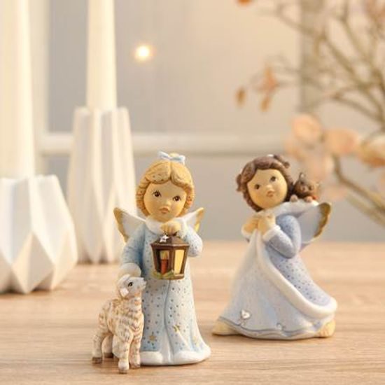 Anděl s ovečkou a lucernou, 6 / 6 / 10,5 cm, biskvitový porcelán, Nina & Marco, Goebel