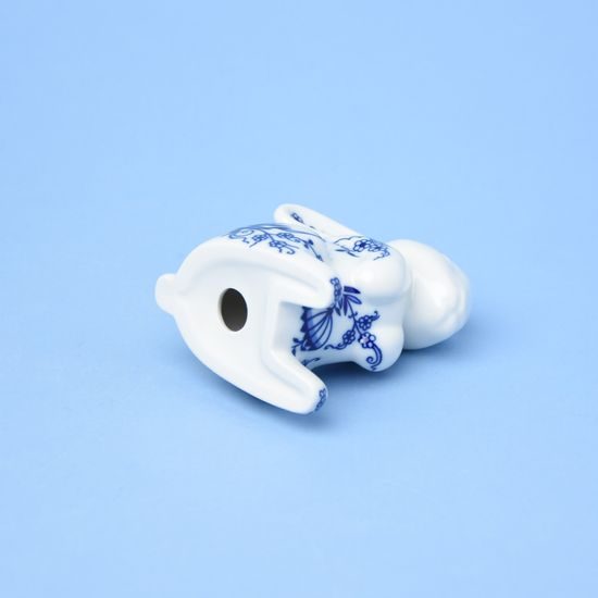 Blue Onion: Bunny sitting 9 x 11 cm, Leander Loučky