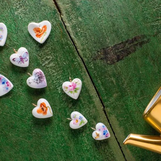 CURVED HEART BUTTERFLY LAWN 2,5 x 2,5 cm, Meissen porcelain