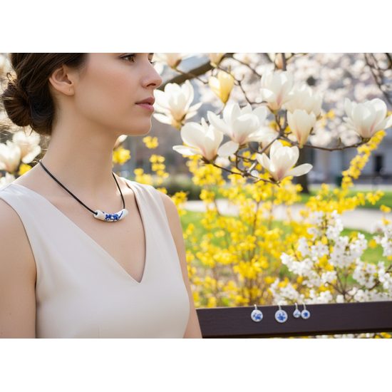 Náhrdelník: Dutinka - modré květiny, Porcelánové šperky Ateliér Mallys