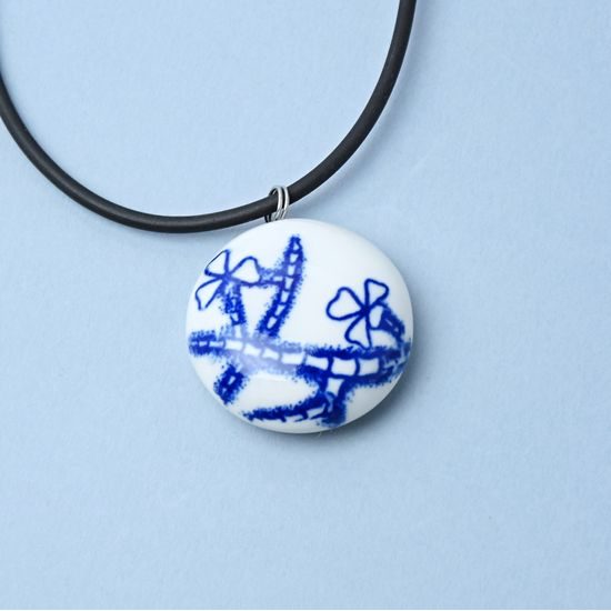 Náhrdelník: Duté kolečko 38 mm, Kvetoucí kaktus, černá pryž, Porcelánové šperky Ateliér Mallys