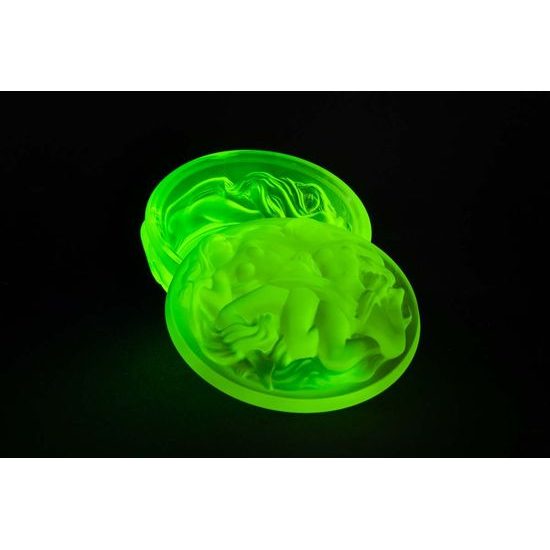 Dóza Ženy (uranové sklo), Sklárna Janov