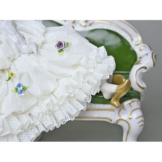 Pejsek na klíně dámy s krajkou 21 x 12 x 16 cm, Kurt Steiner, Porcelánové figurky Unterweissbacher
