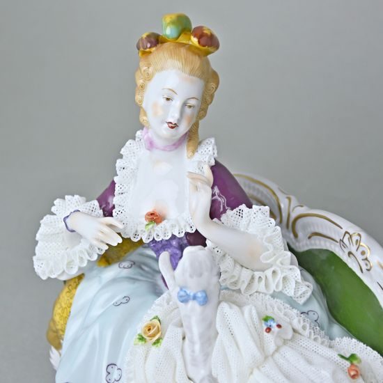 Pejsek na klíně dámy s krajkou 21 x 12 x 16 cm, Kurt Steiner, Porcelánové figurky Unterweissbacher