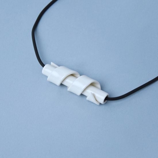 Náhrdelník: Spiralis 7 cm, černá pryž, Porcelánové šperky Ateliér Mallys