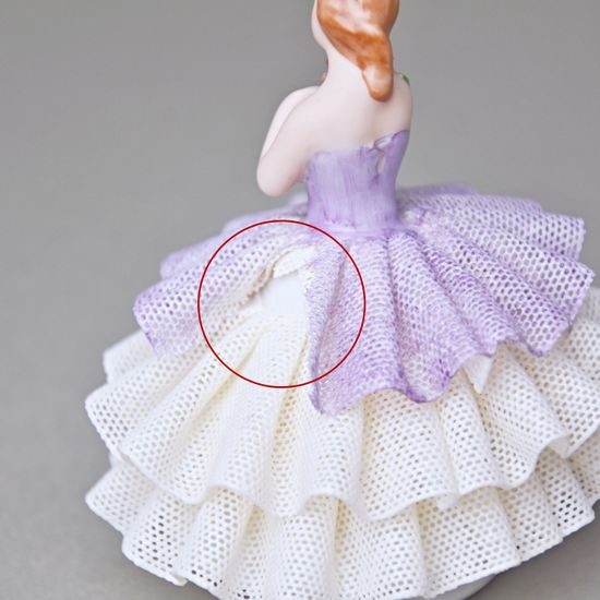 Panenka s krajkovou sukní, 1 - Fialová, CHYBÍ KOUSEK SUKNĚ, 8 x 8 x 9 cm, figurky Duchcov