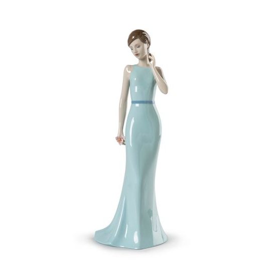 SWEET ELEGANCE WITH FLOWER (blue), 30 x 12 cm, NAO porcelain figures