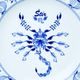 Talíř mělký 24 cm, Štír, (i na zeď), Cibulák, originální z Dubí