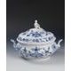 Mísa polévková oválná 3 l s figurkou na víku, cibulový vzor, Míšeňský porcelán