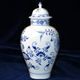 Váza s víkem 25,5 cm, pravý cibulák, Míšeňský porcelán