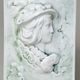 Porcelánový kachlík závěsný 8,7 x 13 cm, dívka s čepcem, Alena Burešová