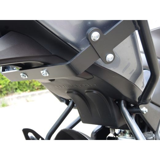 DZINĒJA AIZSARGI RDMOTO CF188KD MELNS (UNDERSEAT FRAME) PRIEKŠ QJMOTOR SRK 125 S 2023-2025, QJMOTOR SRK 125 R 2023-2025