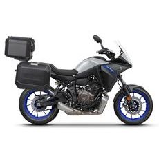 KOMPLET ALUMINIJASTIH KOVČKOV Z NOSILCI IN PLOŠČO SHAD TERRA BLACK, 48L ZADNJI KOVČEK IN 36L STRANSKI KOVČKI SHAD YAMAHA MT-07 TRACER / TRACER 700