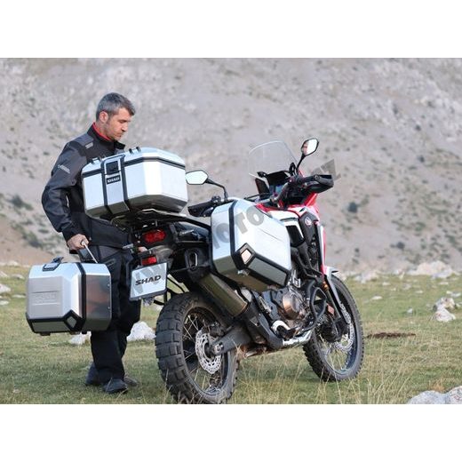 KOMPLET ALUMINIJASTIH KOVČKOV Z NOSILCI IN PLOŠČO SHAD TERRA, 37L ZADNJI KOVČEK IN 36L/47L STRANSKI KOVČKI SHAD BMW R 1200 GS/ R 1250 GS