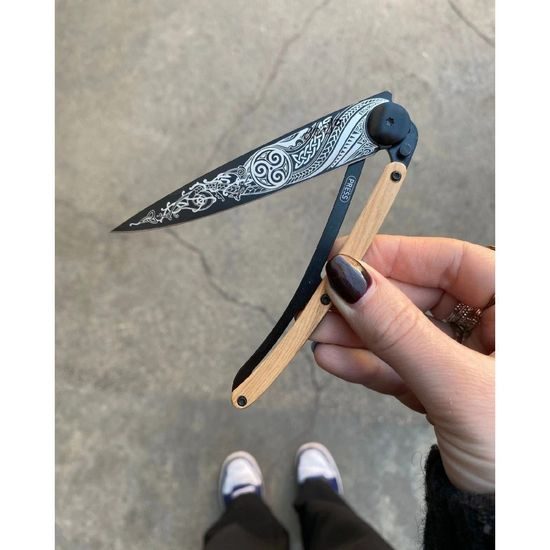 Nůž Deejo 1GB171 Tattoo Black 37g Celtic juniper wood