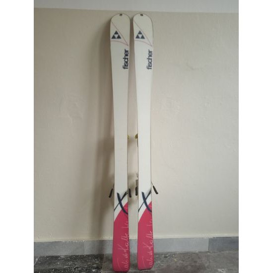 Bazar Skialpové lyže Fisher 149cm, rámové váz.Fisher, pásy