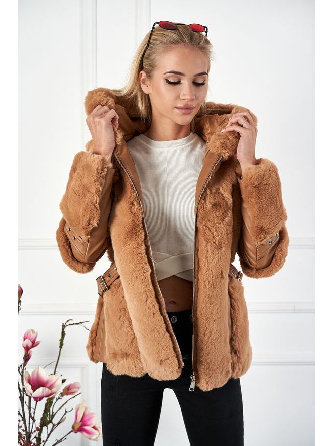 Koženková bunda s kapucí, kožešinou a přezkami, velbloudí hnědá