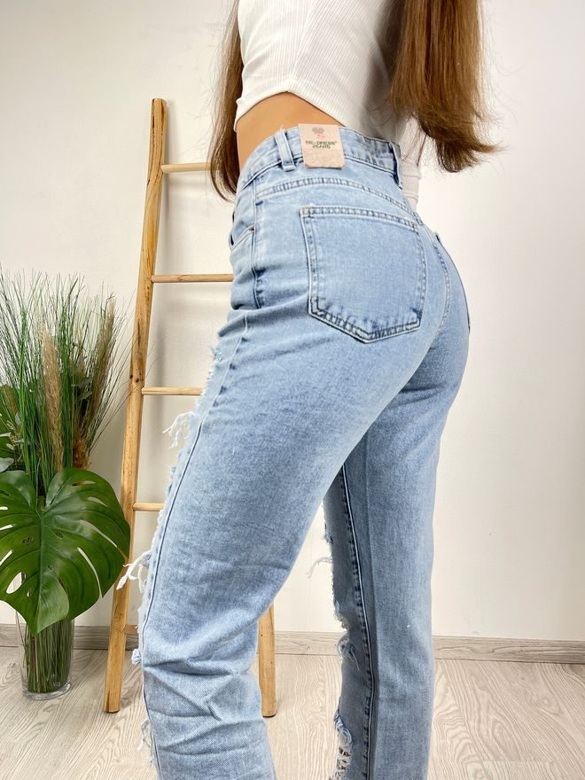 Straight džíny s vyšším pasem a trháním světle modré