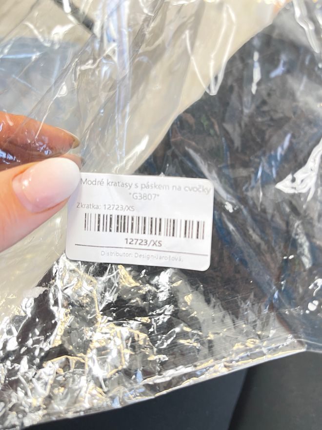 Džínové kraťasy s vysokým pase a páskem se cvočky modré