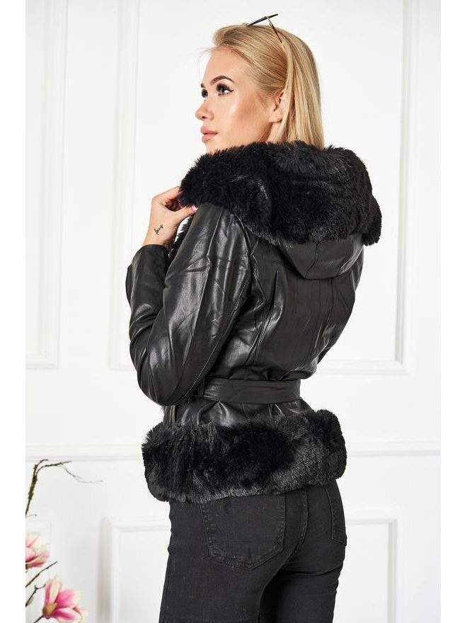 Koženková bunda s kožešinou, kapucí a páskem, černá