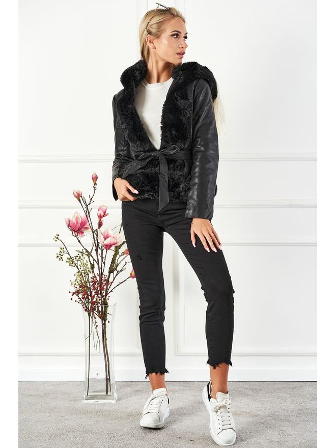 Koženková bunda s kožešinou, kapucí a páskem, černá