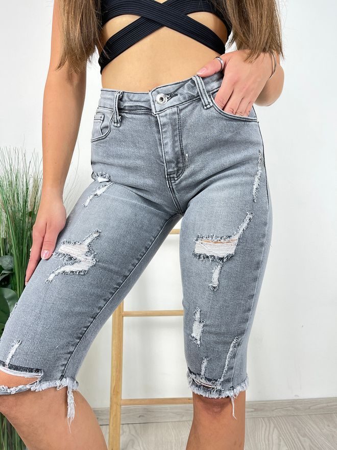 Dlouhé džínové kraťasy s trháním šedé