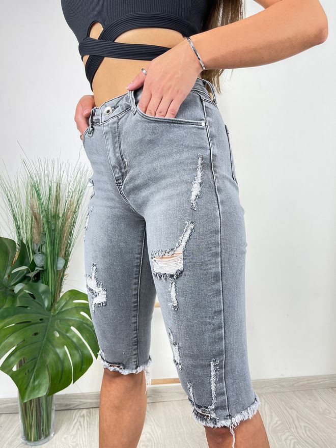 Dlouhé džínové kraťasy s trháním šedé
