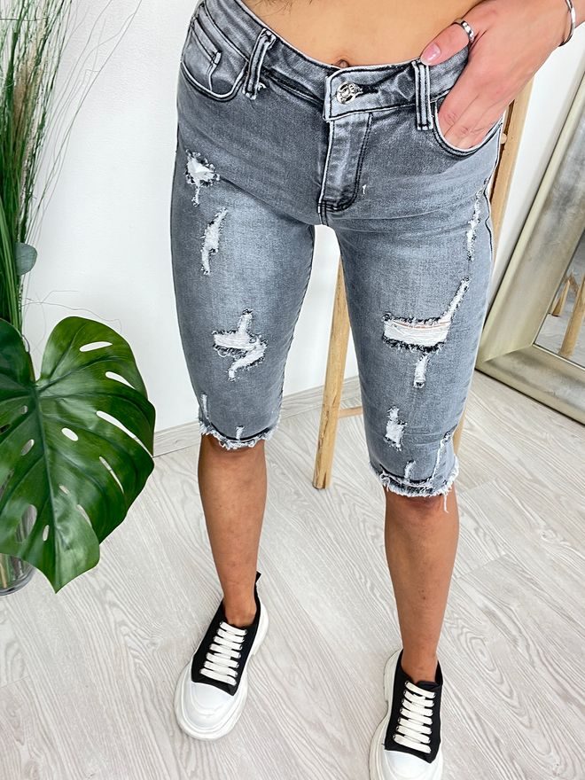Dlouhé džínové kraťasy s trháním šedé