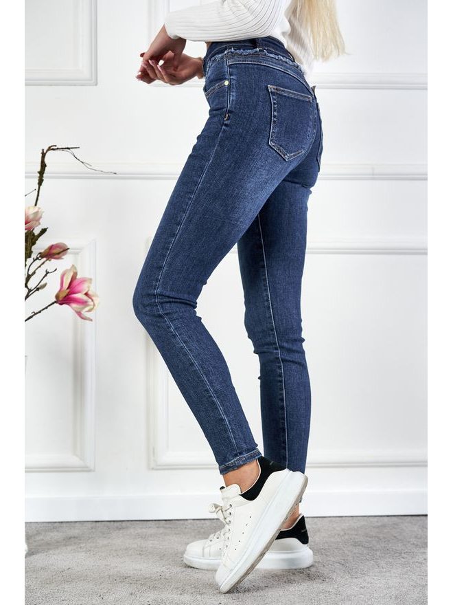 Skinny jeans s přestřiženým pasem