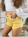 Džínové kraťasy s třepením dolního okraje nohavic žluté