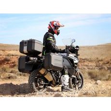 KOMPLETNÍ SADA ČERNÝCH HLINÍKOVÝCH KUFRŮ SHAD TERRA BLACK, 48L TOPCASE 36L/47L BOČNÍ KUFRY, VČETNĚ MONTÁŽNÍ SADY A PLOTNY SHAD YAMAHA TENERE 700 XTZ690