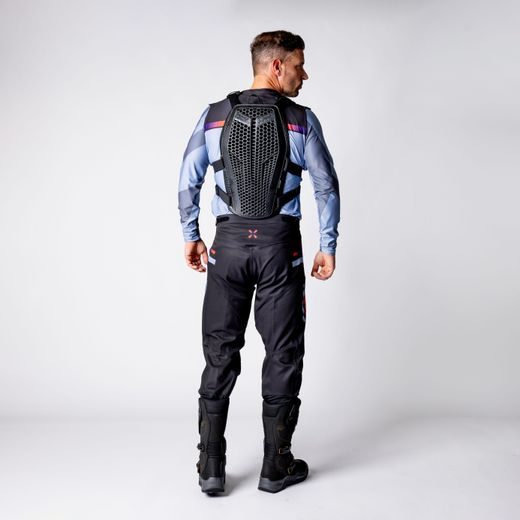 CHRÁNIČ HORNÍ ČÁSTI TĚLA IXS HEX 482-510-3701 ČERNÝ L/XL